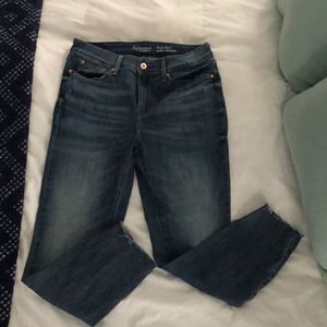High rise jeans with raw hem